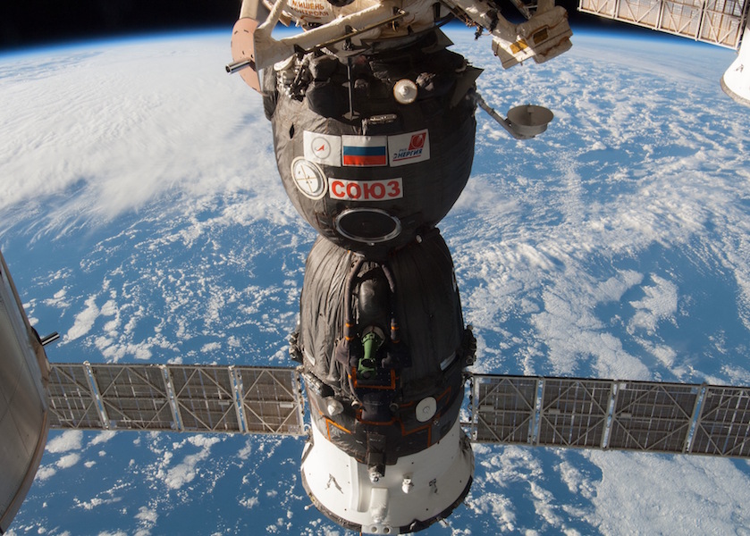 Yeni Soyuz kapsülü UUİ'ye kenetlendi