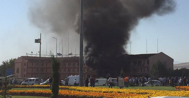 Elazığ Emniyet Müdürlüğü'ne bombalı saldırı