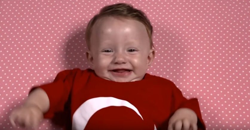 VİDEO | Zaman'ın 'Gülen bebek'li darbe videosuna AKP'den 'selalı bayraklı' yanıt