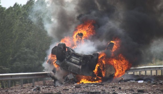 Askeri aracın geçişi sırasında patlama: Çok sayıda yaralı var