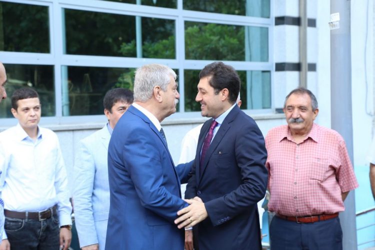 Mehmet Ağar'a plaket veren işçi düşmanı Beşiktaş Belediye Başkanı ile DİSK Başkanı el ele