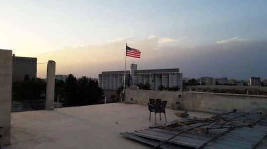 Tel Abyad ABD denetiminde: Bayrağı Amerikalılar dikmiş!