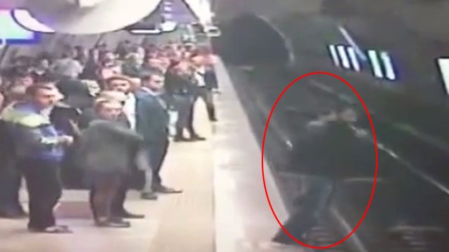 VİDEO | Taksim metrosundaki intihar girişiminin görüntüleri