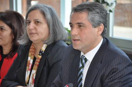 Diyarbakır Belediye Eş Başkanları Gültan Kışanak ve Fırat Anlı gözaltına alındı!