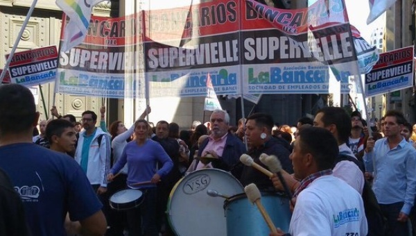 Arjantin’de bankacılar greve çıkıyor