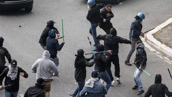 Beşiktaş taraftarlarına Napoli'de saldırı