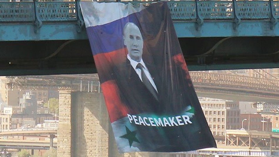 Putin'e Manhattan Köprüsü'nde 'yaş günü' hediyesi!