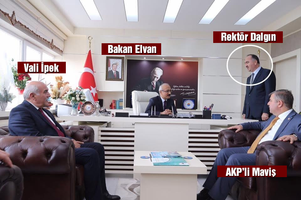 Rektör mü AKP'nin emir eri mi: Makamına oturan bakanı 'esas duruş'ta dinledi
