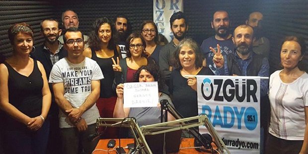 Gözaltına alınan Özgür Radyo çalışanları serbest bırakıldı