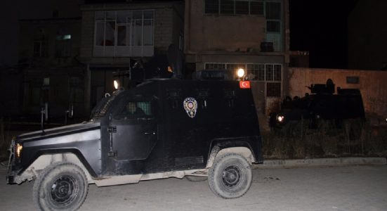 AKP ilçe binasına bombalı saldırı!