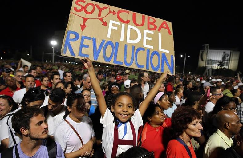VİDEO | Yüz binler Havana’da Fidel’i uğurladı