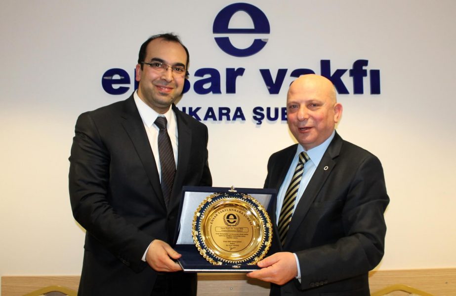 Ankara Üniversitesi Rektörü hükümet temsilcisi gibi konuştu