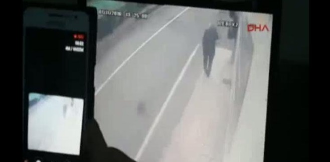 VİDEO | Rize'de kahvehanenin taranma anı kamerada