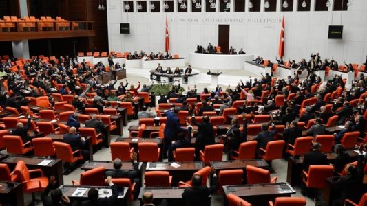 Meclis'te İP'le MHP arasında yer kavgası
