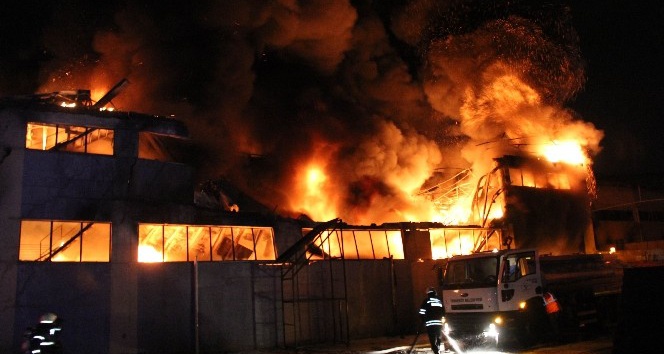 Samsun'da fabrika yangını: Zehirlenen işçiler var