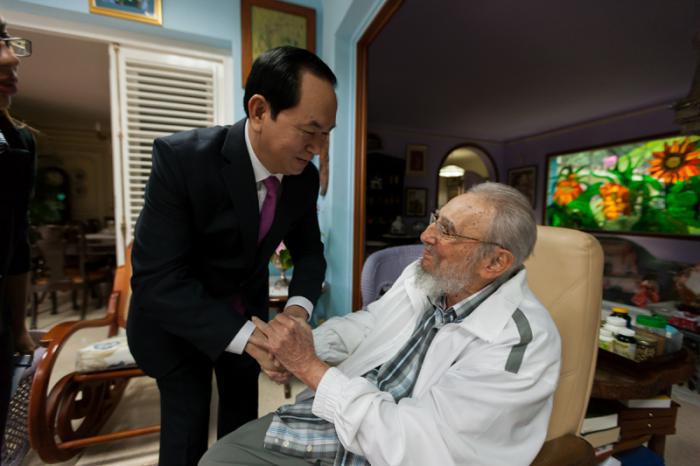 Vietnam liderinden Fidel Castro'ya ziyaret