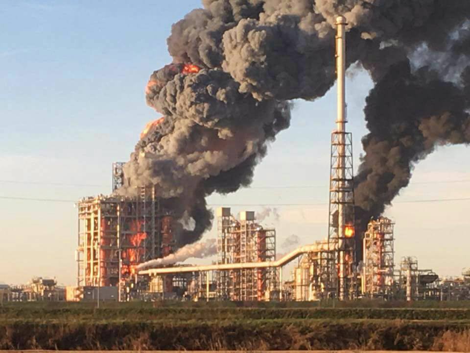 İtalya'da petrol rafinerisinde patlama