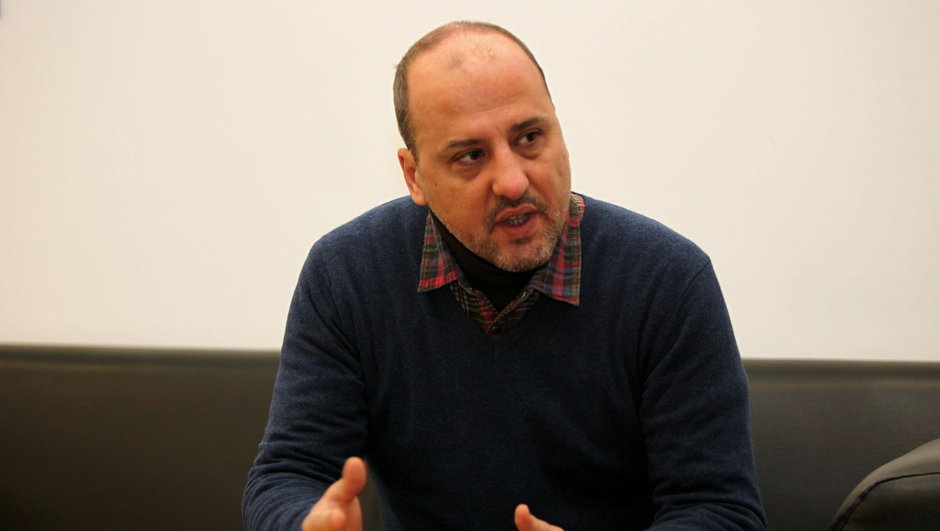 Gazeteci Ahmet Şık, 'PKK, DHKP-C ve FETÖ propagandası' yaptığı iddiasıyla tutuklandı!