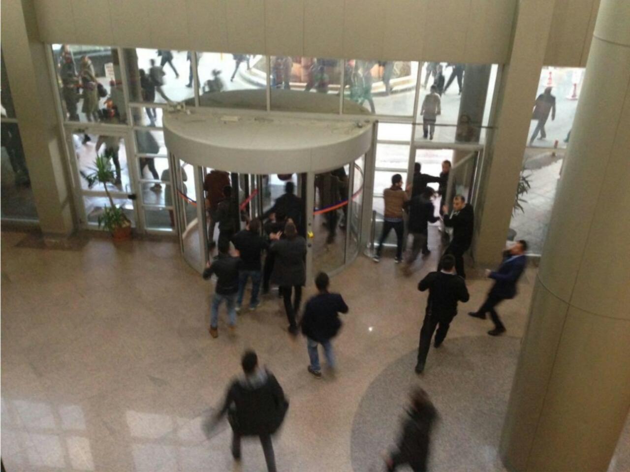 Akdeniz Üniversitesi'nde öğrencilere bıçaklı saldırı