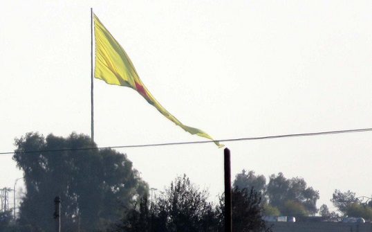 Sınıra YPG bayrağı asıldı