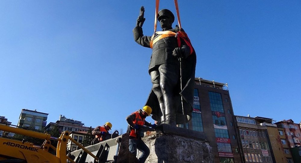 Atatürk anıtı kalktı, 'AKİT'in ağzı kulaklarında: 