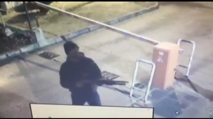 Ankara'da kız arkadaşının evini silahla basan genç, güvenlik görevlilerini taradı