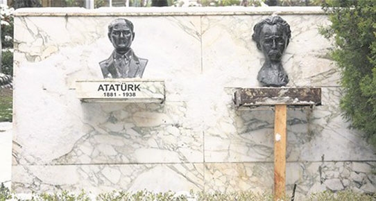 Esenyurt'ta Fidel'in hediyesi Jose Marti ve Atatürk büstleri çalındı