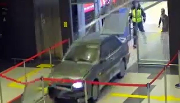 VİDEO | Sarhoş sürücü, havalimanının bir ucundan girdi diğer ucundan çıktı