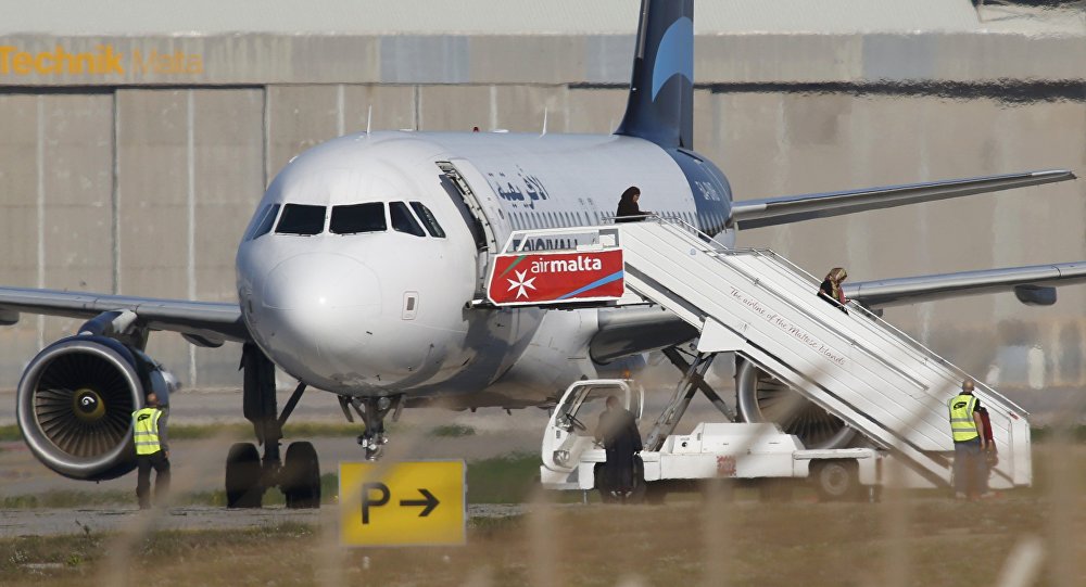 118 yolcu taşıyan Libya uçağı kaçırıldı