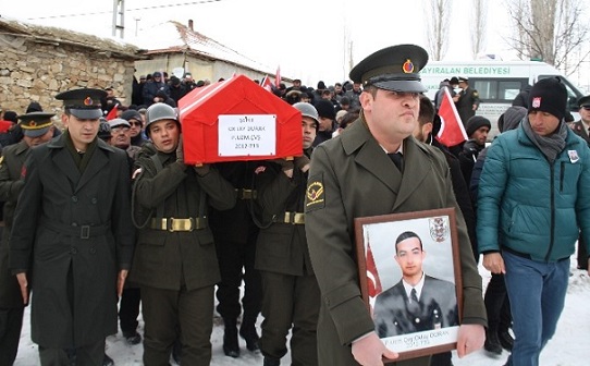 Askerin cenazesinde ayrımcılık: Köyü Alevi, protesto olur!