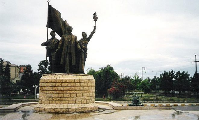 Rize'de bir Atatürk heykeli skandalı daha: Heykeli kaybetmişler