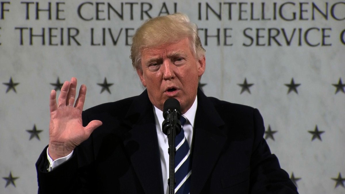Trump, CIA Genel Merkezi'nde konuştu: 'Arkanızdayım'