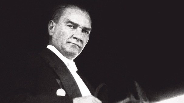 Atatürk'e şimdi de 'yaver' hakareti