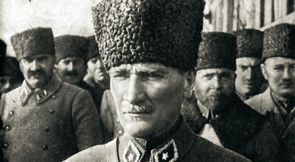 Sözcü gazetesi Atatürk'ün falına baktı: 'Yükselen'ini buldular, diktatör benzetmesi yaptılar