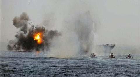 ABD donanması İran gemilerine ateş açtı!