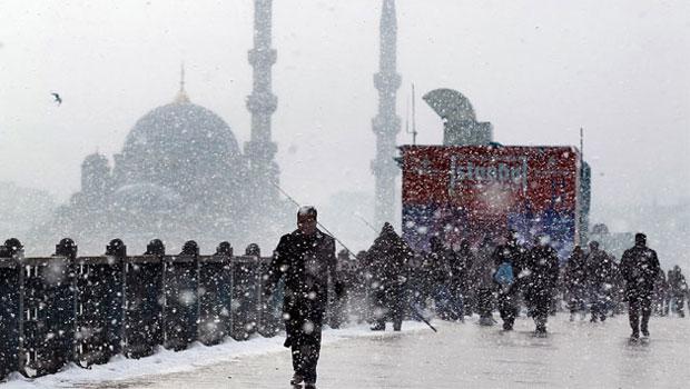 Meteoroloji İstanbul'daki kar yağışı için saat verdi