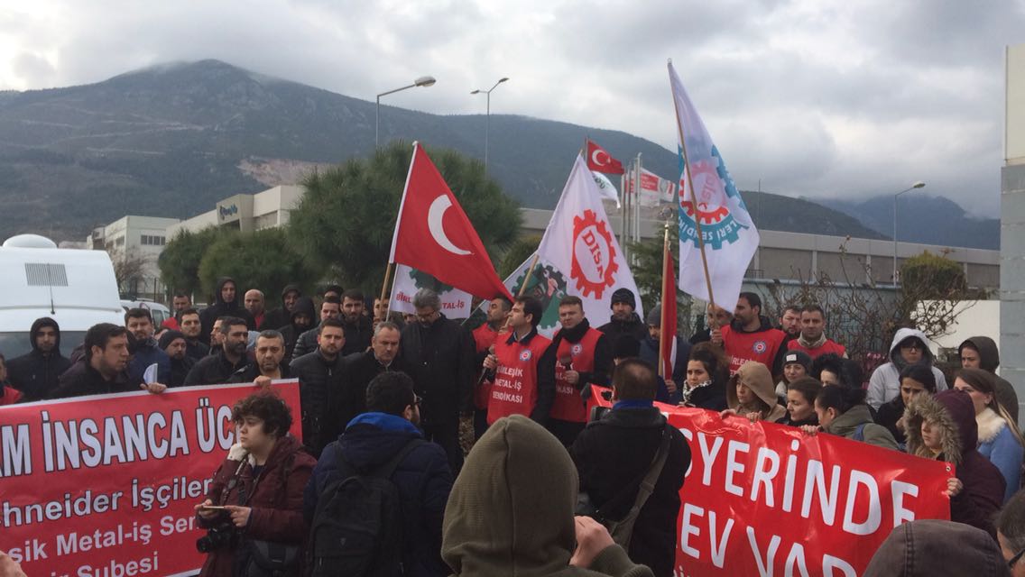 İşçiler İzmir ve Manisa'da grevde: Anlaşma olmazsa üretim yaptırmayız!