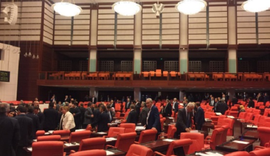 AKP'den Meclis'te inanılmaz sahtekarlık: Olmayan vekiller için sahte pusula verdiler