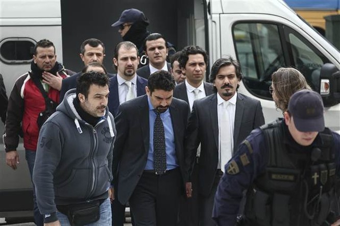 Yunan mahkemesinden darbeci askerlerle ilgili karar çıktı