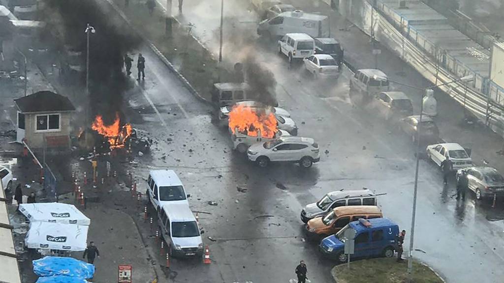 Bekir Bozdağ'dan İzmir saldırganlarının kimliğine ilişkin açıklama
