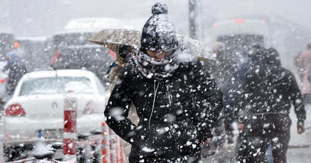 AKOM'dan İstanbul'a uyarı: Kuvvetli kar yağışına fırtına da eşlik edecek