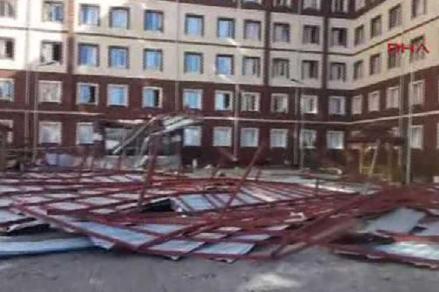 Siirt’te 2 bin öğrencinin kaldığı yurdun çatısı çöktü!