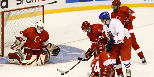 Buz hokeyinde Rusya'ya 42-0, Fransa'ya da 10-0 yenilen Türkiye veda etti