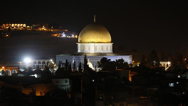 İsrail gece saatlerinde hoparlörden ezanı yasakladı