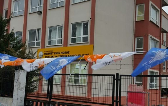 Avcılar'da okullar AKP'nin seçim bürosuna çevrildi!