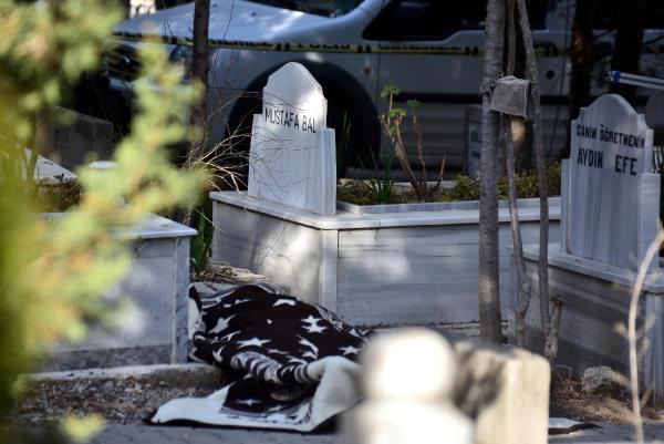 Polis memuru, babasının mezarı başında intihar etti