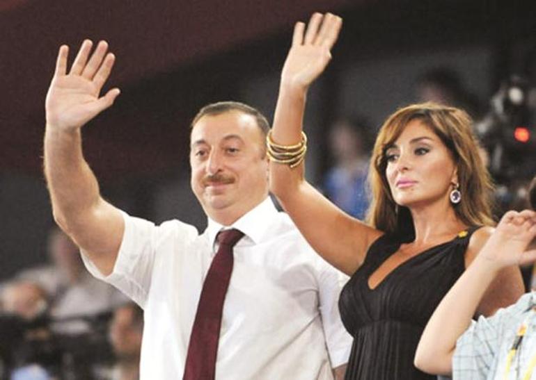 Aliyev eşini 