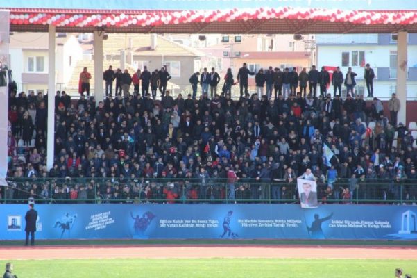 18 Mart etkinliklerinde Çanakkale Belediye Başkanı Ülgür Gökhan yuhalandı!