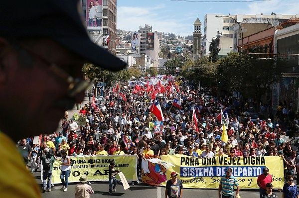 Şili’de yüzbinler ülkelerindeki “BES”e karşı sokağa çıktı