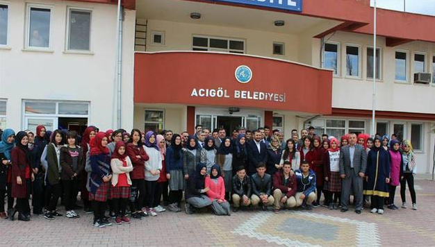 AKP'li belediye ve ilçe başkanları okul okul gezip 'Evet' propagandası yapıyor!
